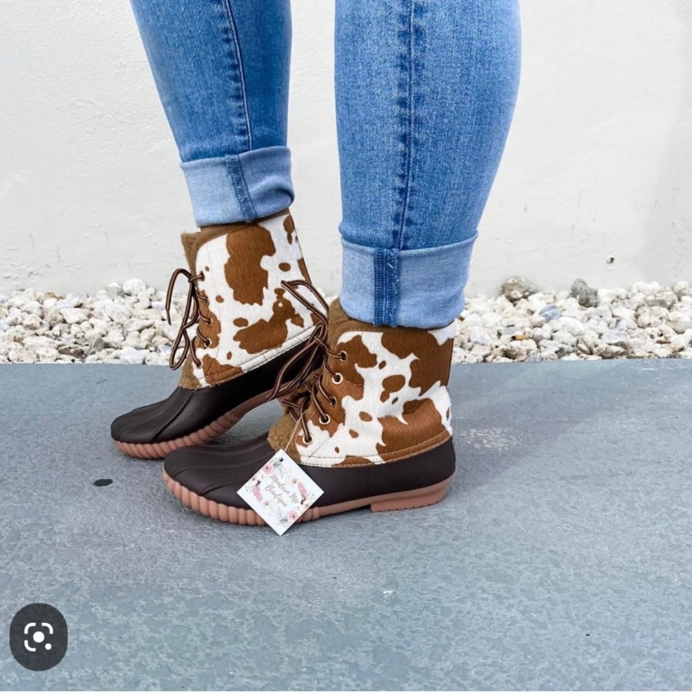 Simply Southern Brown Cow Print Duck Boots Size 8 New! - Picture 6 of 6